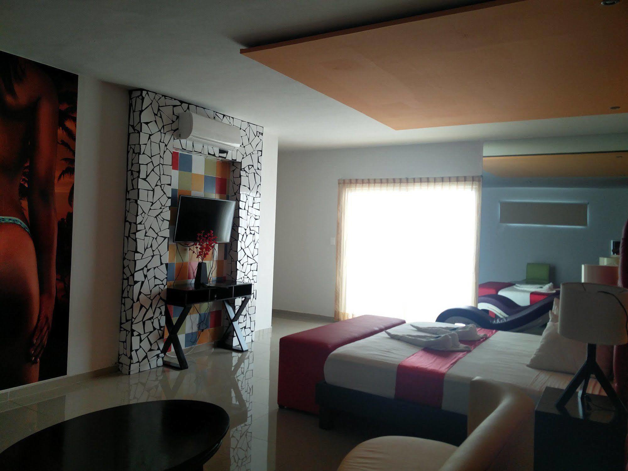 Vita Love Hotel Mérida Extérieur photo